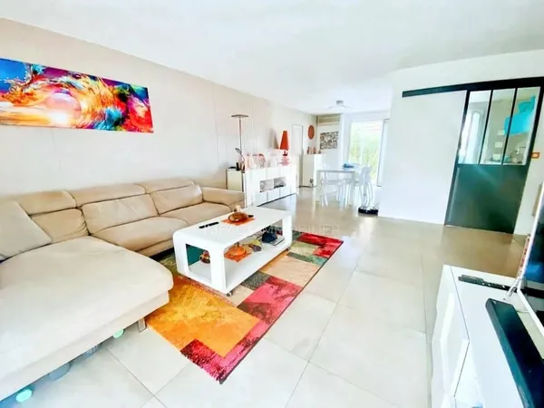 VIAGER OCCUPÉ - QUARTIER PRISÉ , À DEUX PAS DE LA PLAGE MIRAMAR LA LONDE LES MAURES