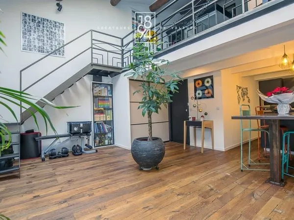 Duplex T3 rénové - Style industriel - Dernier étage - Vieux-Port