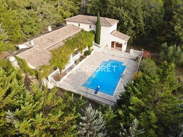 Maison 240 m² avec piscine, terrasse XXL et 4 suites sur 8000m2