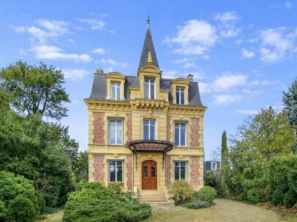 Maison 8 pièces 232 m²