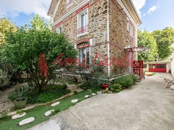 MAISON DE CARACTERE 7 PIECES