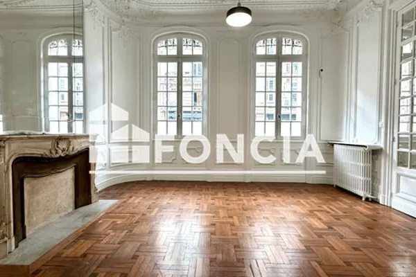 LOCAUX_COMMERCIAUX