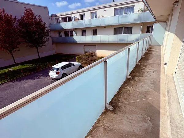 REIMS HYPER CENTRE GARE : T3 DE 70 M2 habitables avec terrasse et garage + PKG