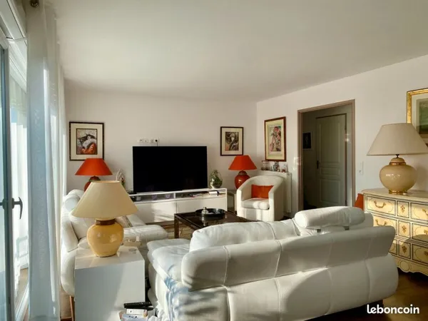 Appartement de 125m2 avec terrasse , garage et parking