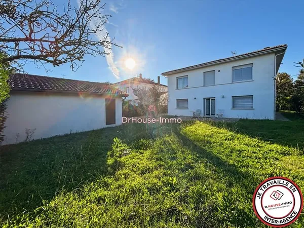 Maison 5 pièces 140 m² Jardin Garages Mérignac