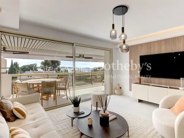 Appartement 4 pièces rénové avec vue mer et terrasse Palm Beac
