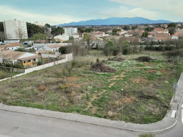 Terrain 5639 m²