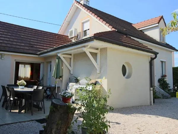 Maison individuelle T 7-Sous-Sol -4 chambres- 1 bureau- dépendances avec Garage - terrain 380 m²