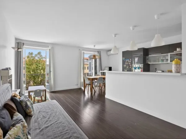 NICE QUARTIER WILSON - DERNIER ETAGE AVEC BALCON ET VUE