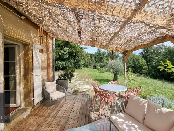 MAISON DE CARACTERE RENOVEE - T6 - 295 M2 - JARDIN