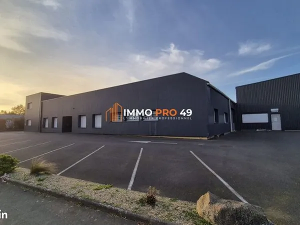 Local 3330 m² Cholet