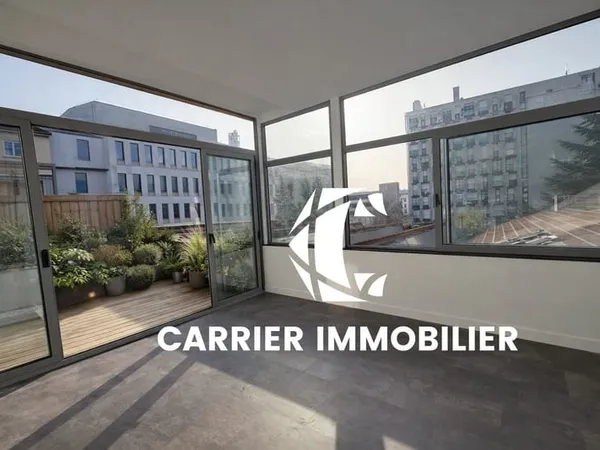 Superbe T2 refait à neuf avec Terrasse de 20m2 + 20 m2 de Vé