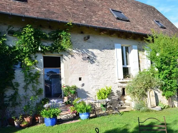 Logis Périgourdin Ancien Entièrement Rénové.