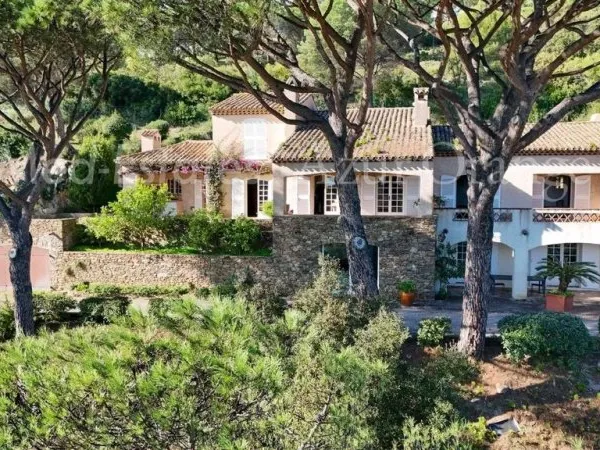 Villa 9 pièces 300 m²
