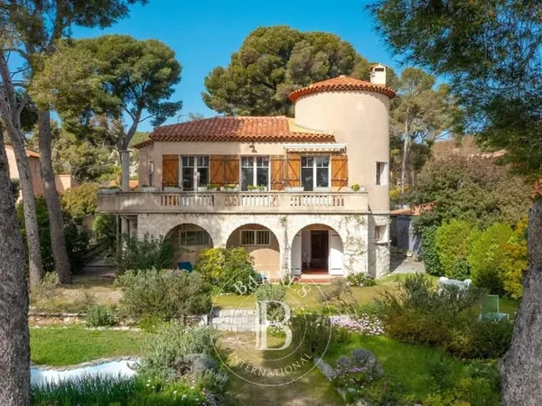 VENTE - EXCLUSIVITÉ - CASSIS - LA PRESQU'ÎLE - MAISON DE CARACTÈRE - VUE SUR LA MER ET LE CAP CANAIL