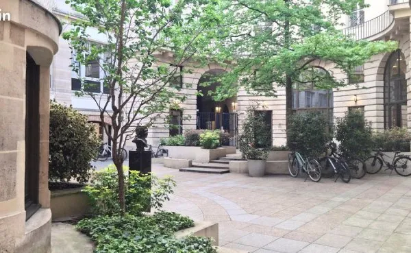 7 postes de travail à louer - Paris 2ème Sentier - 600 HT