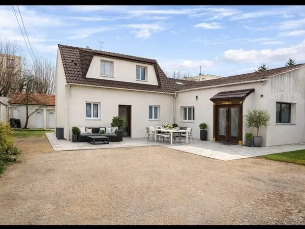 Maison Bobigny 8 pièce(s) 165.47 m2