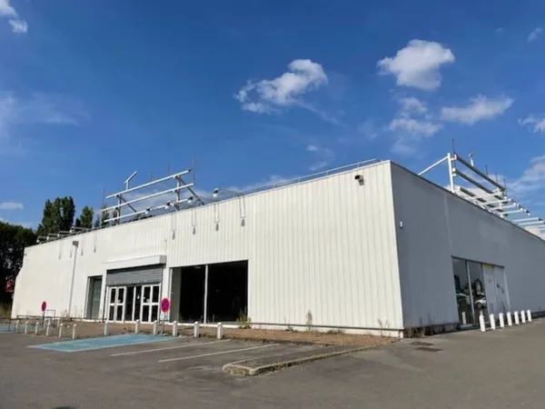Local commercial 774 m²