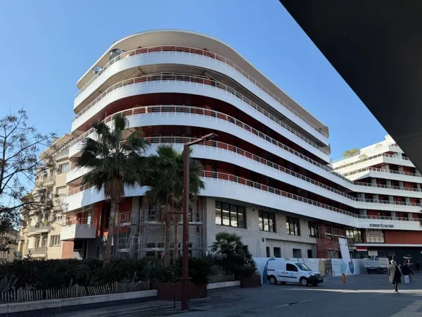 Local commercial 216 m²