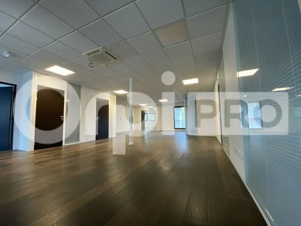 Bureaux 358 m²