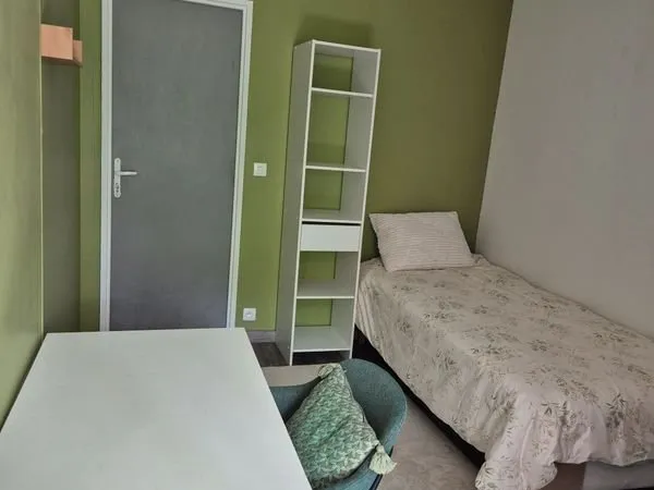 Chambre confortable en colocation meublée - RER A à 10 min