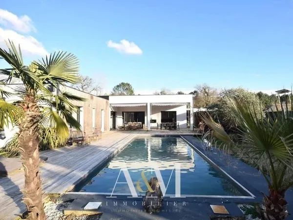 Maison 7 pièces 260 m²