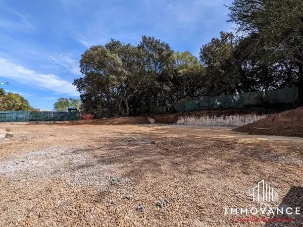 Terrain 400 m²