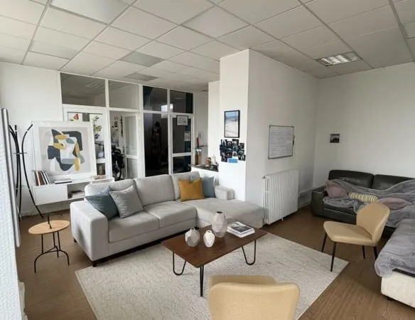 MURS COMMERCIAUX avec locataire en place - 70 m² - Vannes ?