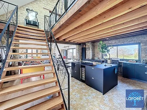 Maison 8 pièces 353 m²
