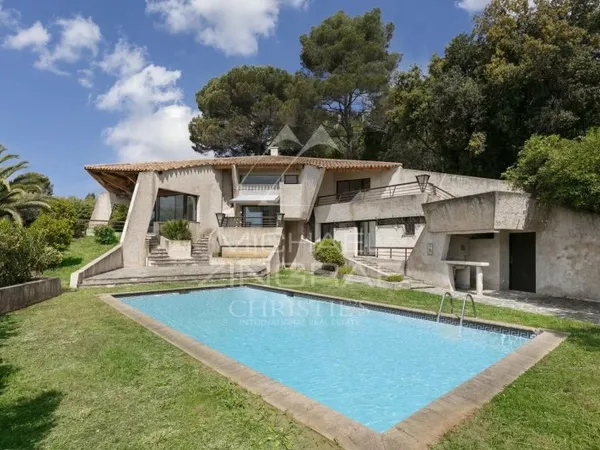 Biot : Charmante villa à rénover avec vue dégagée