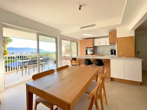 Vends appartement 93m² Cannes, 3- 4 pièces, 15 min du centre