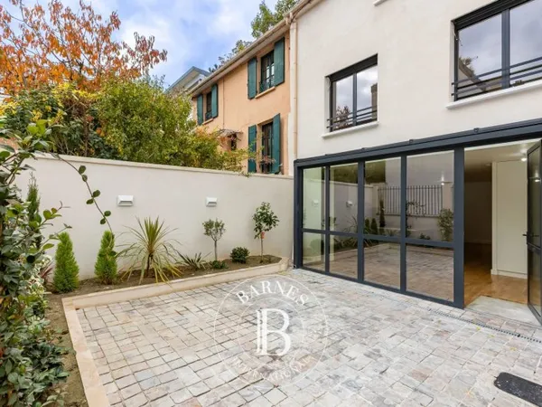 BOULOGNE - RARE - MAISON ENTIÈREMENT RENOVÉE DE 150 m2 AVEC JARDIN/TERRASSE