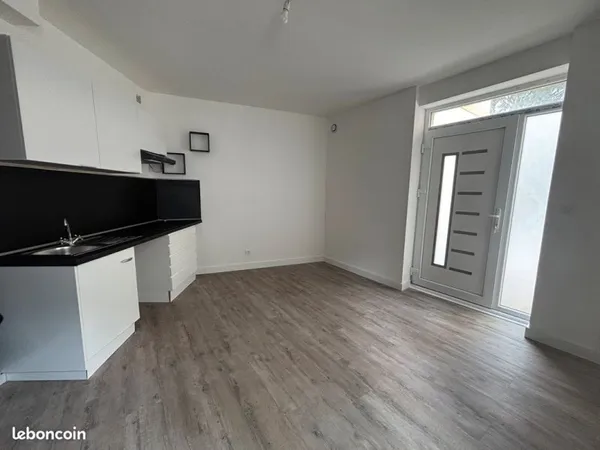 T2 DE 37m² - ST ETIENNE CENTRE II - 460 HC
