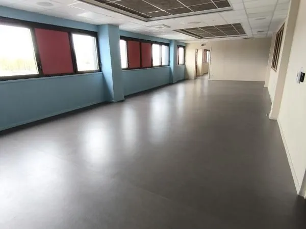 Bureaux 76 m²