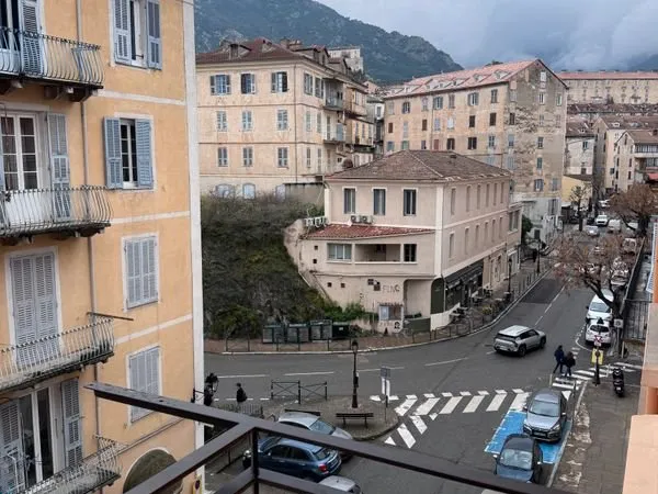 Appartement t5 centre ville Corte non meublé refait à neuf