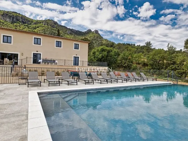 Hameau à louer au coeur des vignes pour 22 personnes