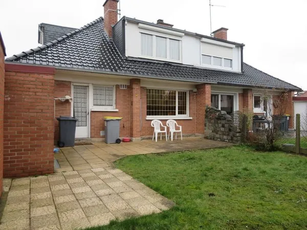 Maison avec jardin et garage