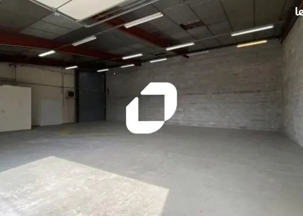 Local industriel 646 m²