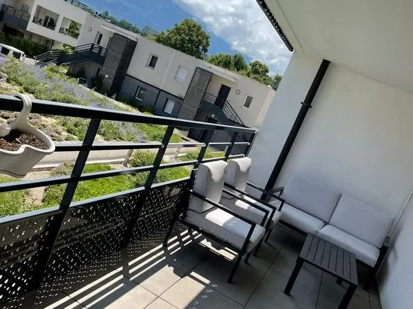 A louer T2 Bord du lac 46 m2 + terrasse 14 m2 + garage