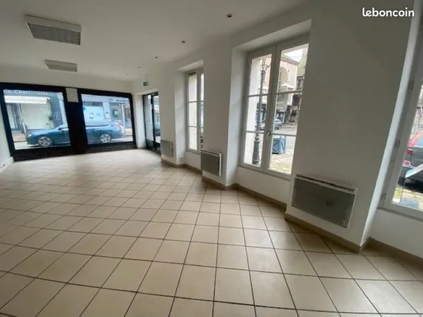 Local commercial 63 m² NOGENT LE ROI
