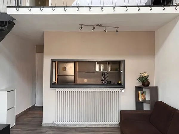 Grand studio avec mezzanine et balcon