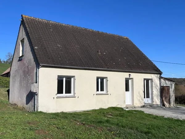 Pavillon de plain-pied rénové avec bel environnement et gran
