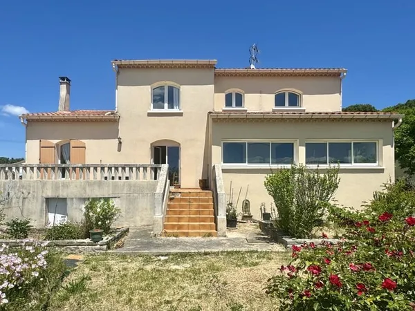 Maison familiale spacieuse avec jardin piscinable à Saint-Christol-les-Alès