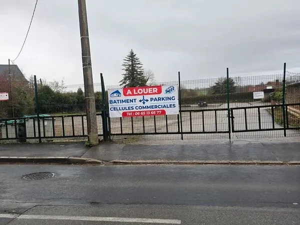 Bâtiment, cellule commerciale et parking à louer