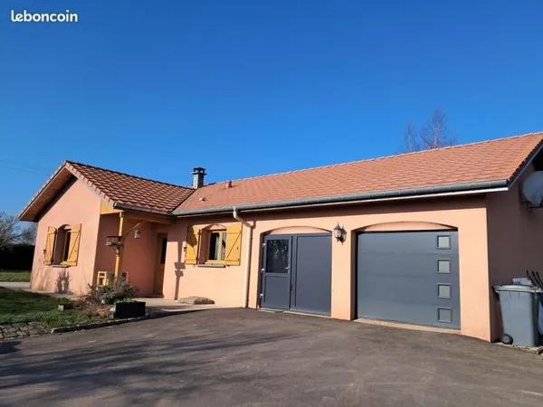 Maison familiale plain-pied 130 m² - 4 ch - terrain 1700 m² - secteur calme