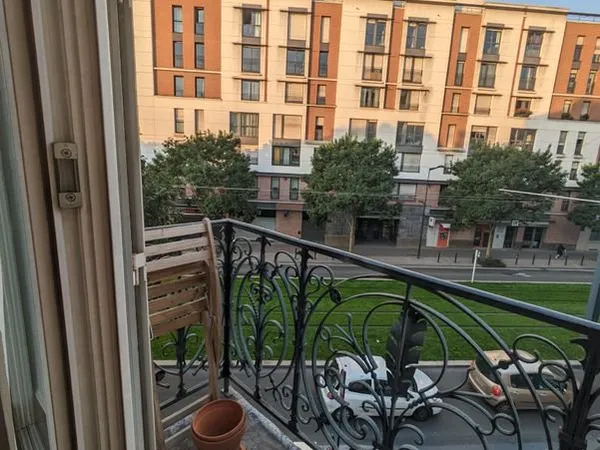 3 pièces 48 m² - Charme haussmannien - Lumineux - Balcon - Métro à pied