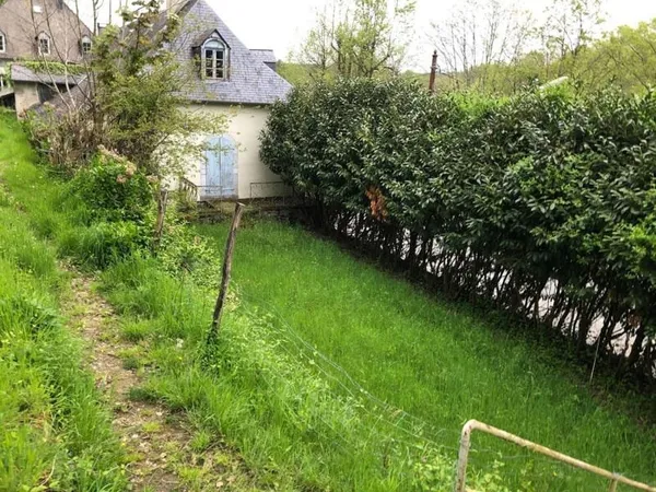 Maison à rénover - grands volumes - combles - jardin