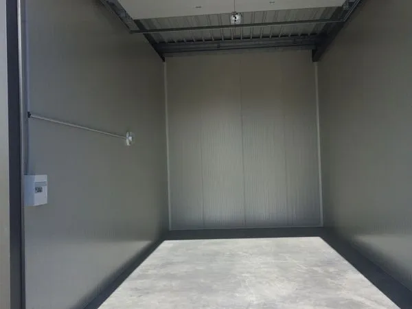 Box neuf securise 30m2+mezzanine montbazon