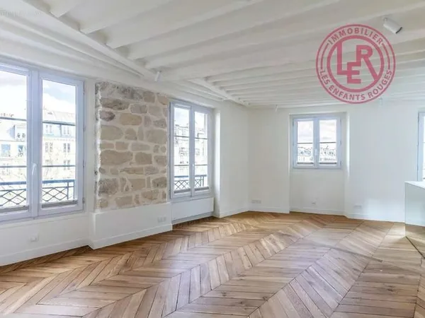Paris 3ème - Enfants Rouges - Grand deux pièces au 4ème étage avec Ascenseur et vue dégagée