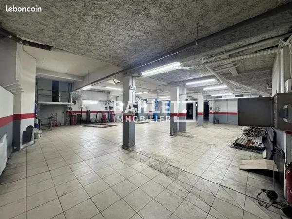 Local 856 m² Nice